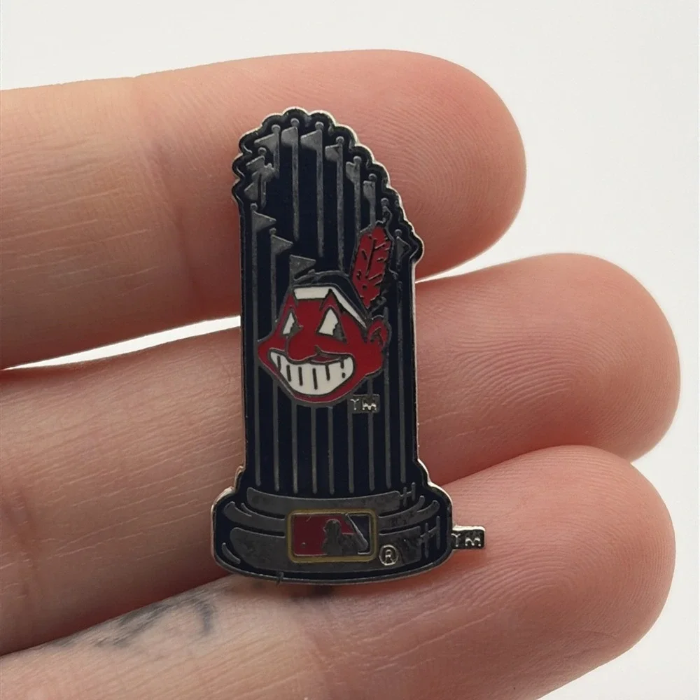 MLB Baseball Cleveland Indians World Series Championship Trophy Lapel Hat Pin
